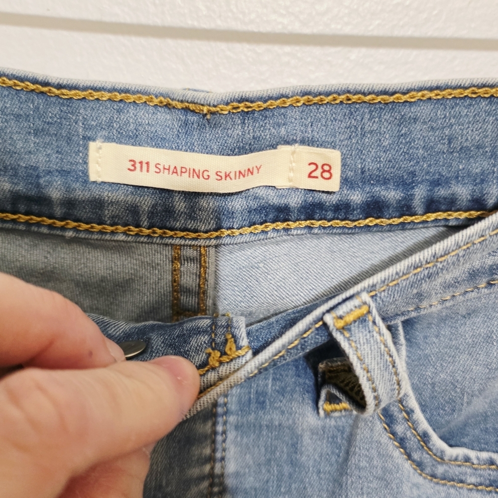 Levi's Women's 311 Shaping Skinny Jeans Light Blue Size 28 - Picture 3 of 8